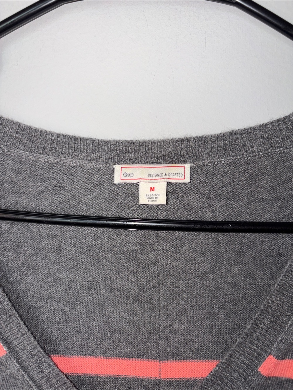 GAP Gray V-Neck Sweater with Coral Stripes Medium - Picture 3 of 4